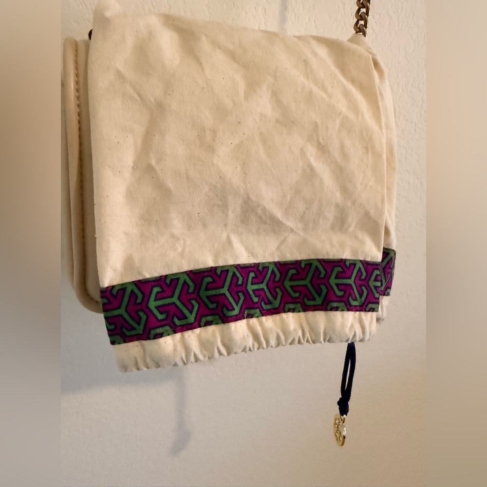 Tory Burch Kira chain shoulder bag in a light cream or “brie" color - Picture 16 of 16